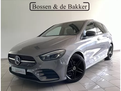 Mercedes-Benz B-klasse 180 Business Solution AMG | Panoramadak | Trekhaak | Carplay | 177 PK